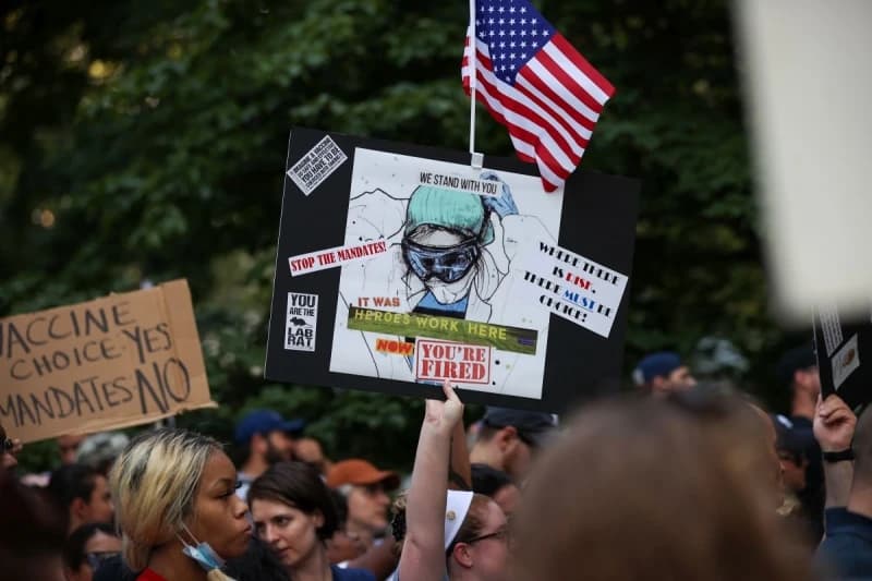 Stotine građana New Yorka protestuje protiv obavezne vakcinacije