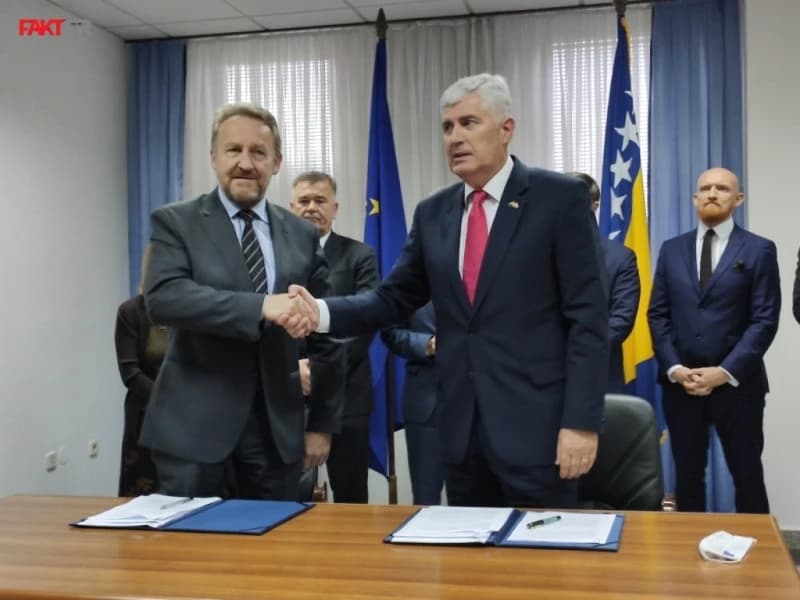 Čović sa Izetbegovićem: Zajednički prioritet je što skorija stabilizacija političke situacije u BiH