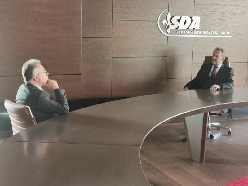 Izetbegović sa Kalabuhovom: Rusija podržava produženje misije EUFOR-a, ali ne i ulogu Schmidta