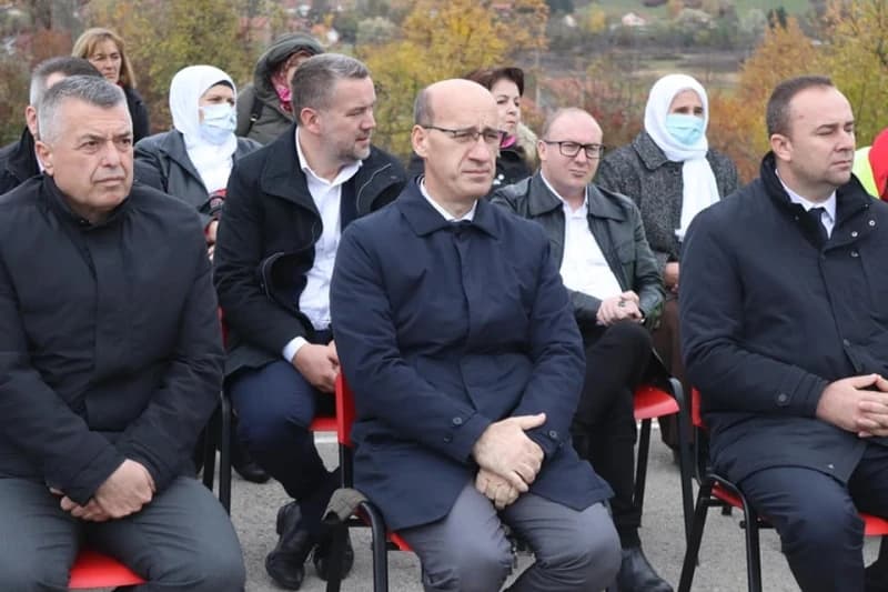 Salkić na godišnjici zločina kod Kotor-Varoši: Zlo i zločinci nisu kažnjeni, zato opet nasrću na našu domovinu