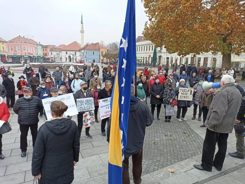 Protest penzionera u Tuzli