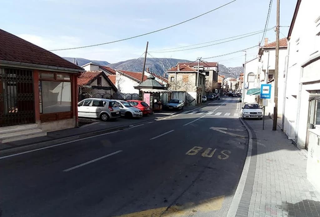 Obavijest o uklanjanju vozila u Titovoj ulici u Mostaru