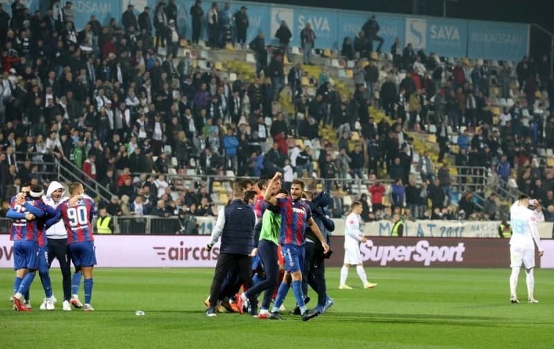 Navijač Rijeke utrčao usred slavlja igrača Hajduka, pa brutalno nokautiran