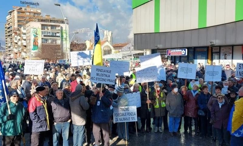 S protesta penzionera