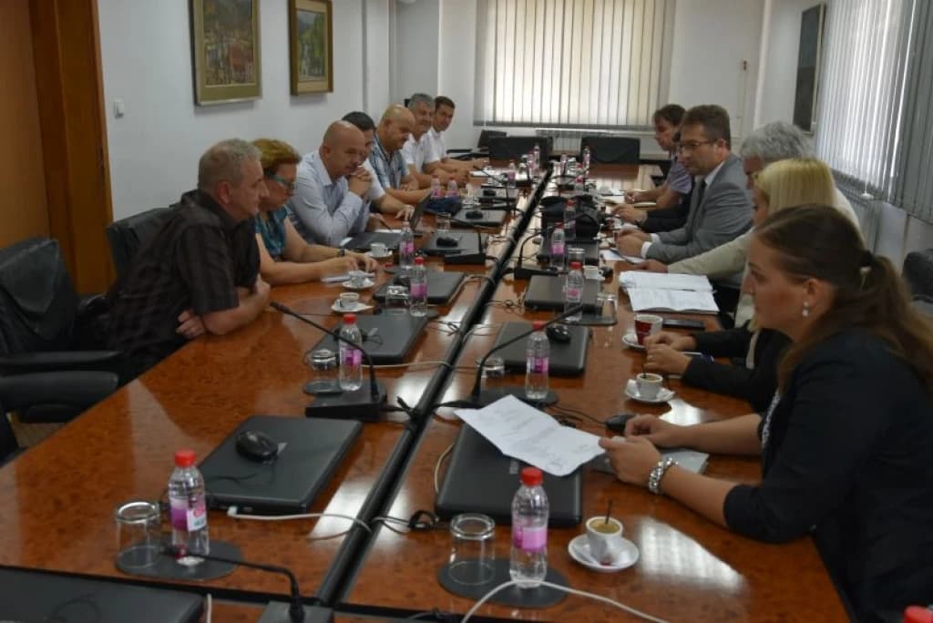 Sastanak predstavnika Vlade TK i sindikata osnovnog i srednjeg obrazovanja