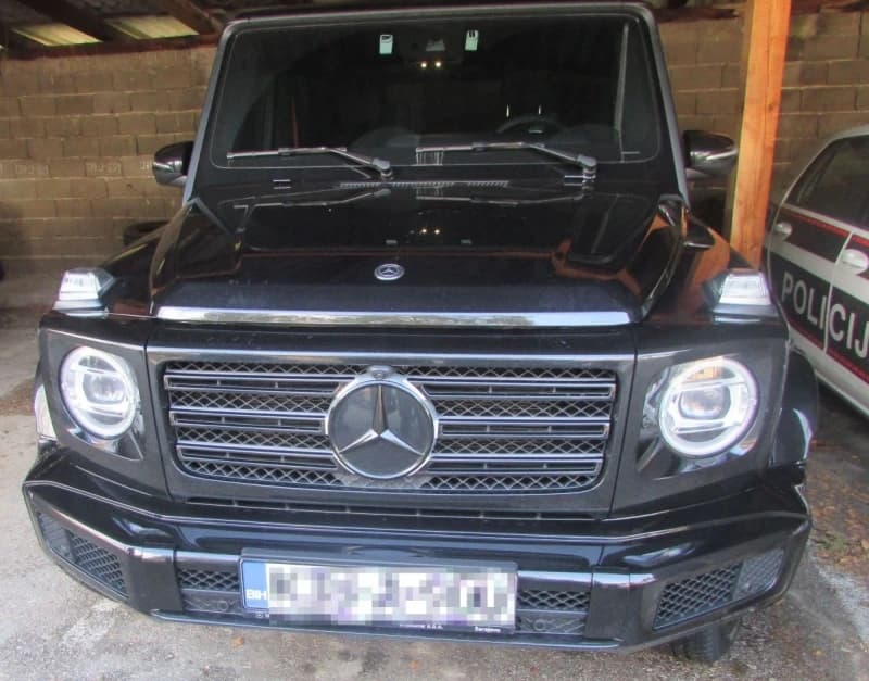 Oduzet "mercedes" Elvisa Keljmendija kojim je muškarac iz Visokog divljao po tramvajskoj pruzi