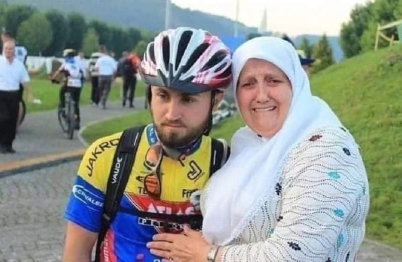 Čuvena fotografija iz Potočara: Suljo Keranović i Begija Gabeljić
