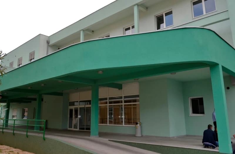 U mostarskoj bolnici preminuo građevinski radnik nakon pada s trećeg sprata