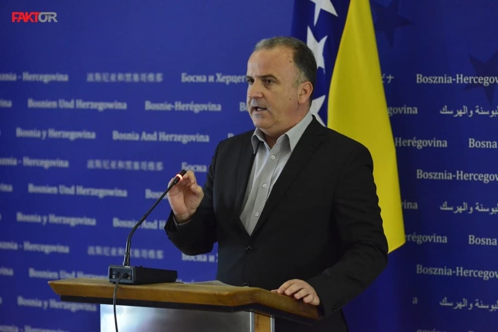 Poruka Dodiku iz DF-a: Entiteti neće nikada raspolagati novcem Centralne banke BiH
