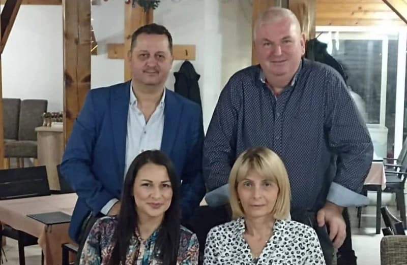 Nedžad Hamzić (gore lijevo) i vijećnici SBB-a u GV Tuzla