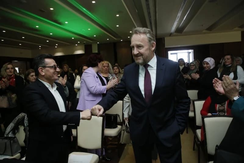 Bakir Izetbegović 