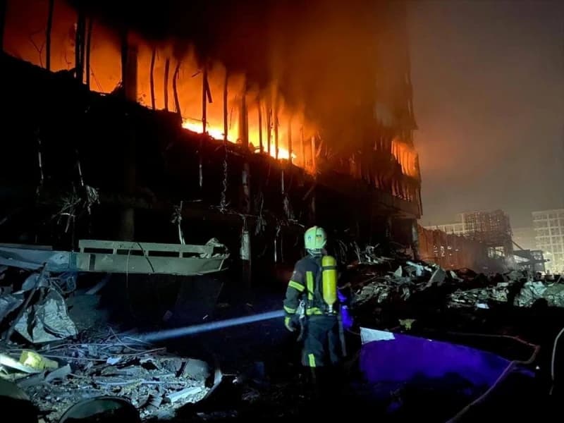 Ruske snage raketirale tržni centar u Kijevu, poginule četiri osobe