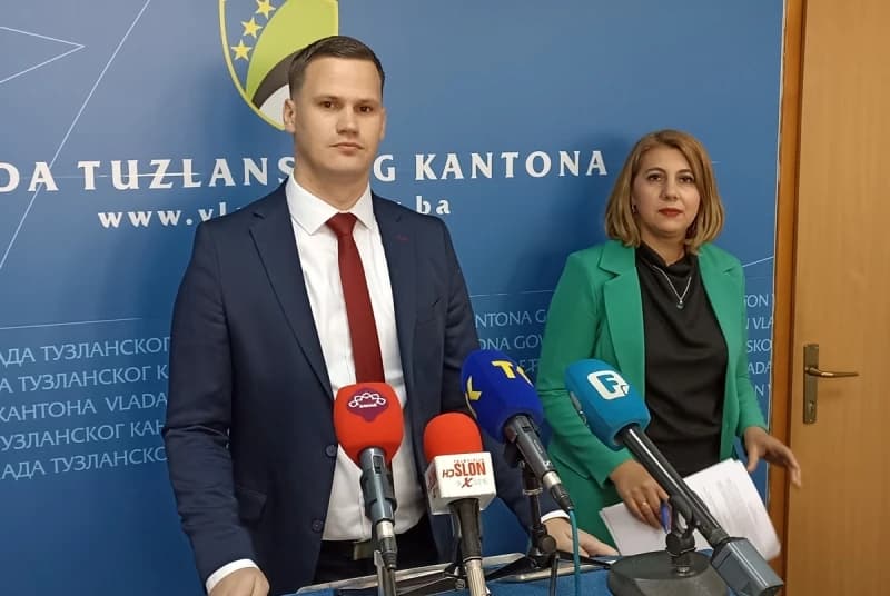 Premijer Halilagić i ministrica Dizdarević
