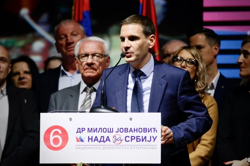 Vlast - opozicija, svejedno: Evo kako predsjednički kandidat u Srbiji pjeva u čast četničkog zločinca
