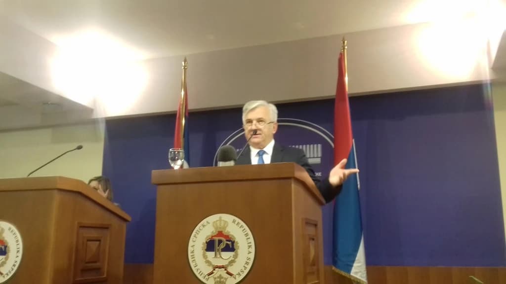 Nedeljko Čubrilović za gvornicom u Skupštini RS-a