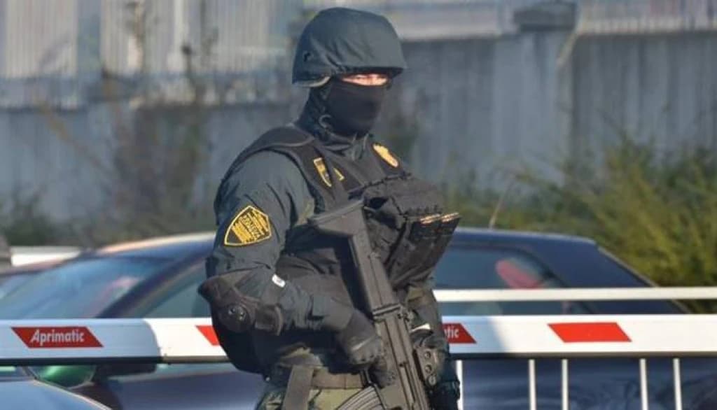 FUP u akciji u ZDK protiv osumnjičenih za korupciju, veliki broj policajaca na terenu