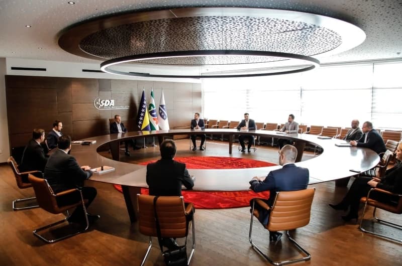 Izetbegović razgovarao s delegacijom mladih političara i aktivista iz regiona i SAD-a