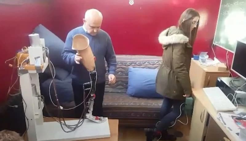 Remzo Dedić i proteza