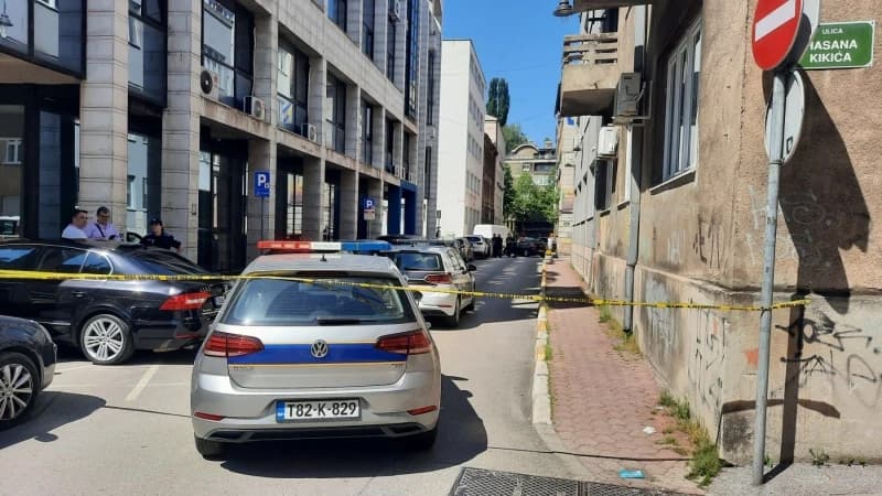 Policija ispred zgrade CIK-a
