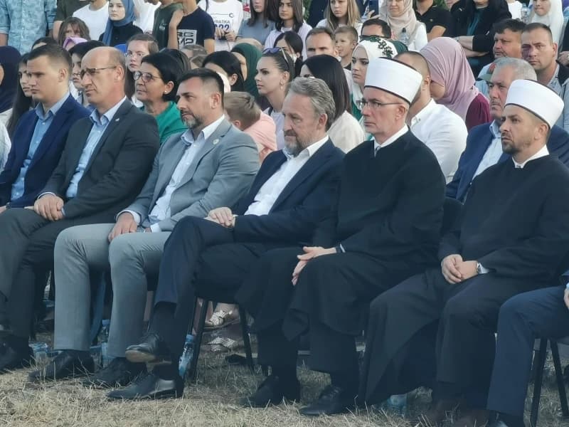Bakir Izetbegović na manifestaciji u Konjević Polju