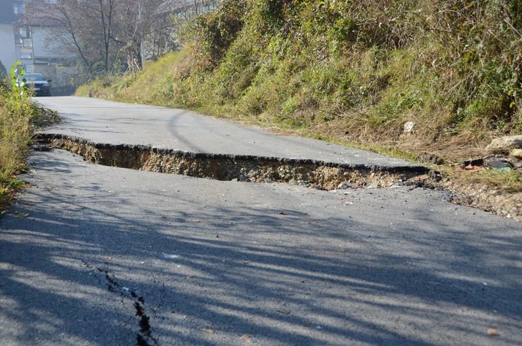 Klizište ulica ef. Pandže