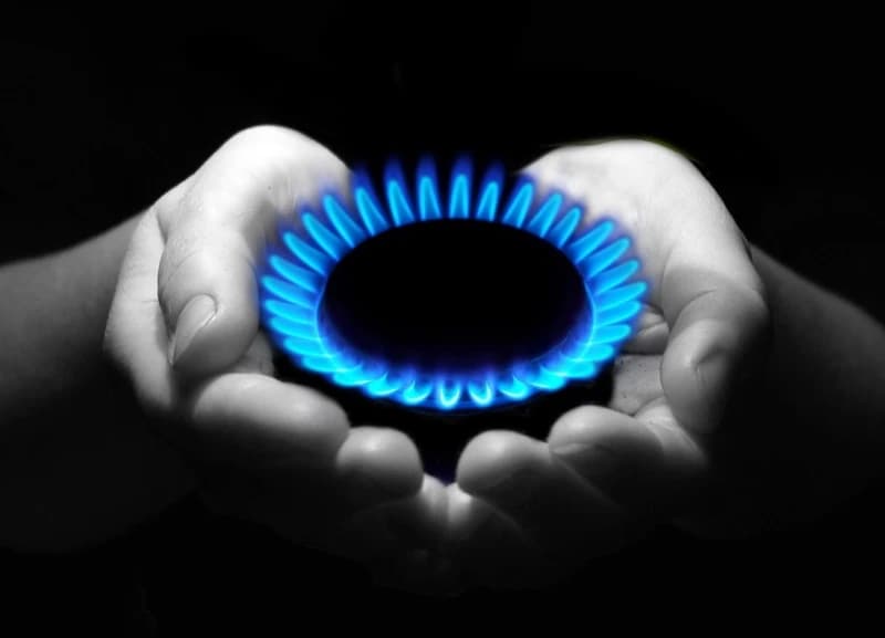 Gas
