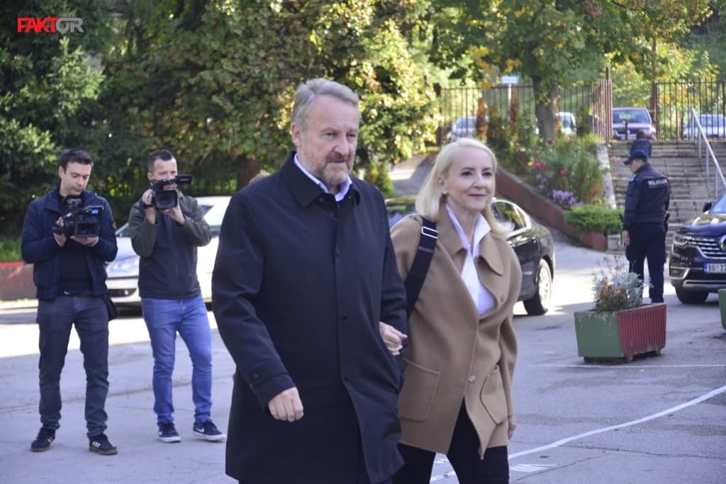 Izetbegović glasao:  Ako Bog da ja ću pobijediti, SDA će dobiti veću podršku nego 2018. godine