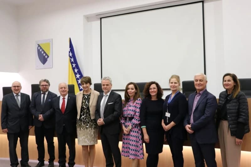 Članovi CIK-a sa Johannom Sattlerom