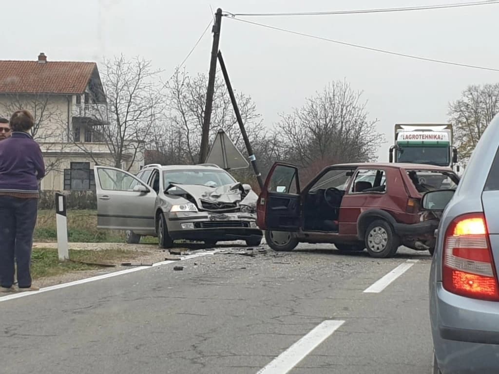 Saobraćajna nezgoda u mjestu Ravno Polje