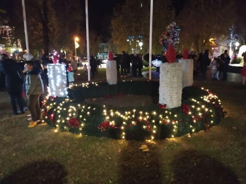 Počeo Advent u Mostaru, gradonačelnik Kordić poručio: Ovom manifestacijom šaljemo univerzalne, lijepe poruke