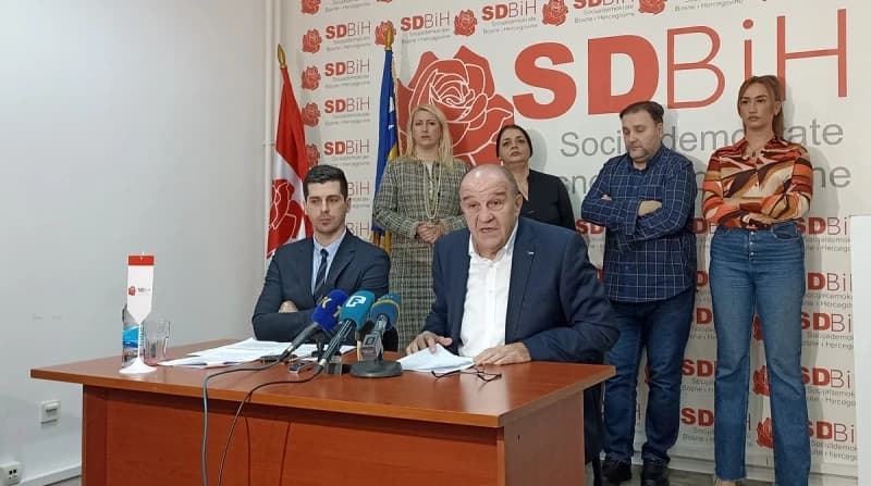 Press konferencija Envera Bijedića