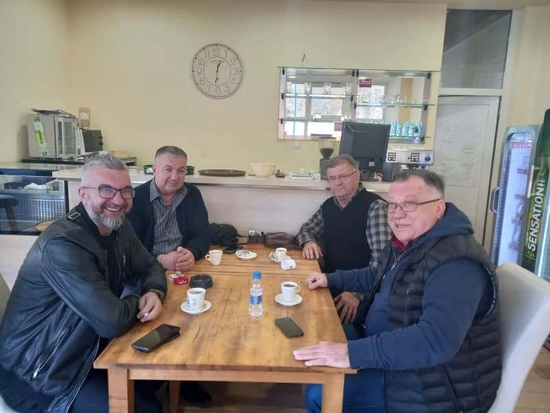 Halid Bešlić s Mujčinovićem i Muminovićem (lijevo)