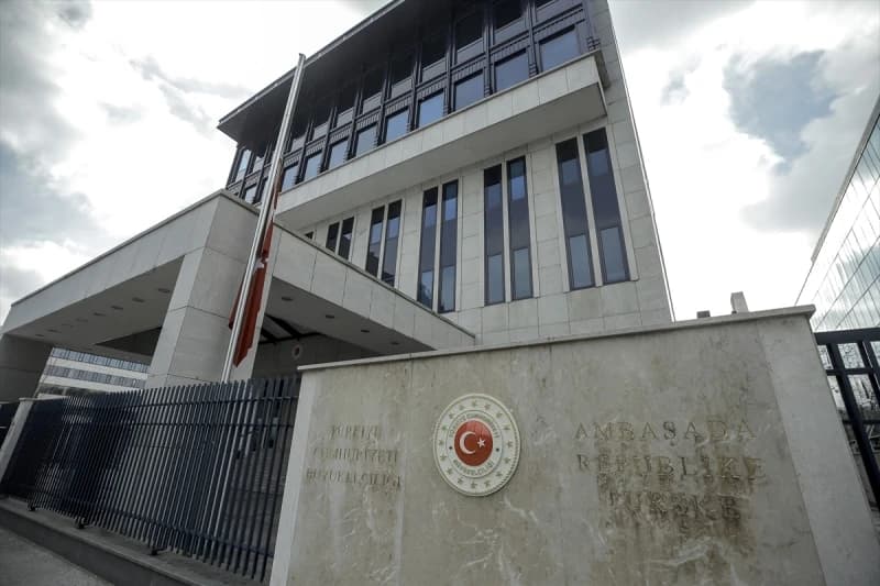 Zastave na institucijama Republike Turske u BiH spuštene na pola koplja