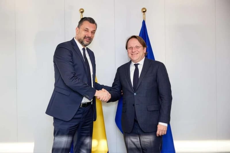 Konaković sa Varhelyijem u Briselu razgovarao o kandidatskom statusu BiH