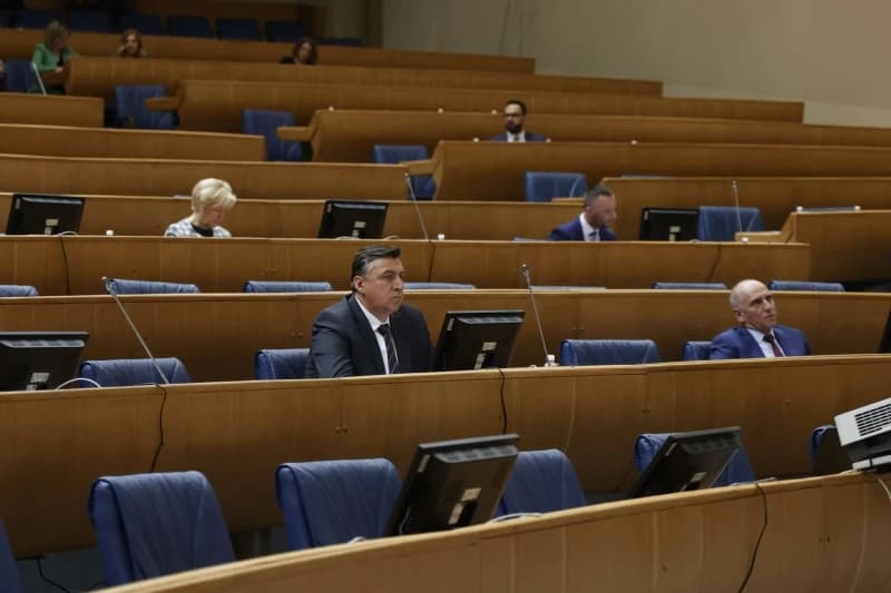 Državni zastupnici podržali izmjene Zakona o plaćama i naknadama, evo šta to donosi