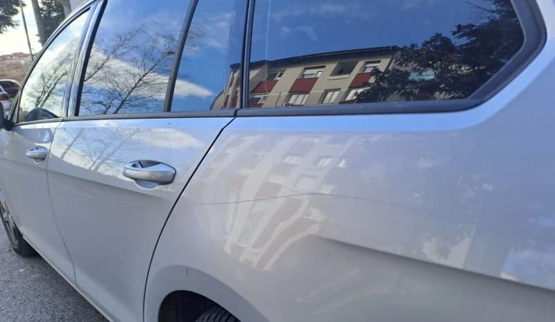 Oštećeni automobili Nikole Morače i Aleksandra Trifunovića