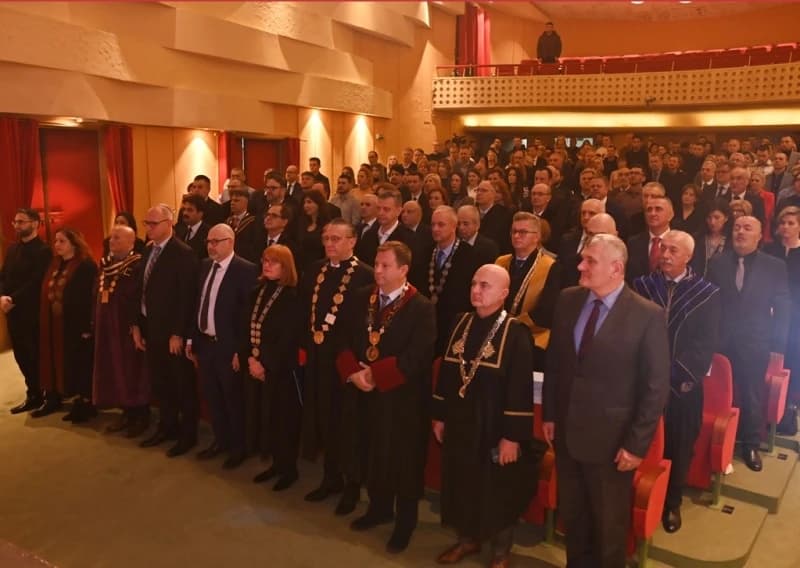 Univerzitet u Tuzli: Visoke plaće zaposlenih
