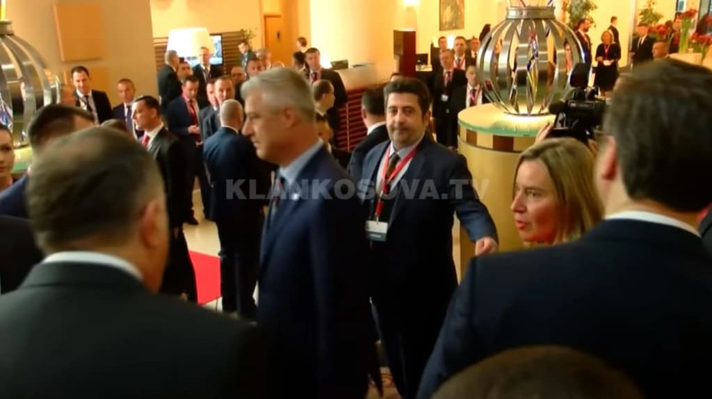 Kosovski mediji: Tachi nije htio pružiti ruku Dodiku, otkazao i ručak zbog njega