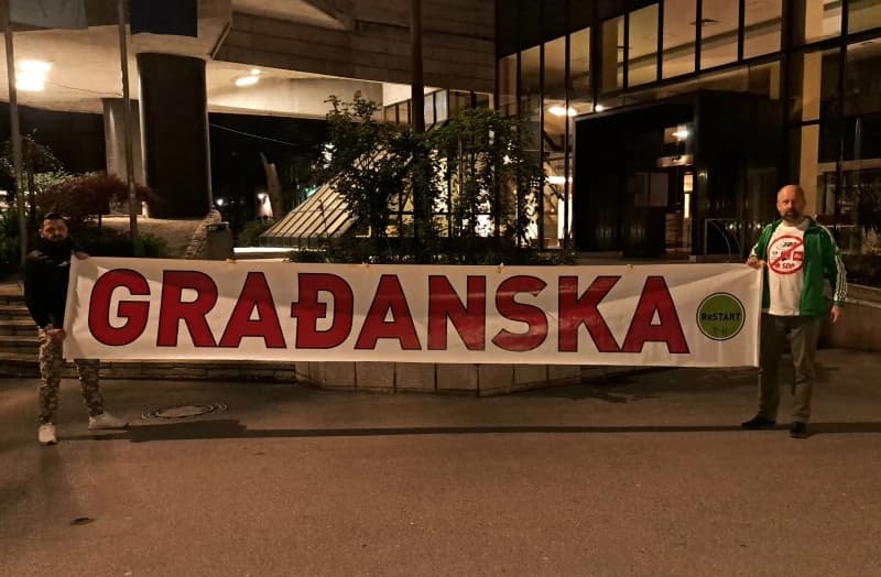 Đozić ispred Parlamenta FBiH