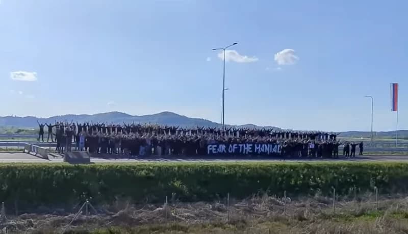 Manijaci objavili snimak navijanja na putu prema Banjoj Luci, pjesmama prozvali Lešinare
