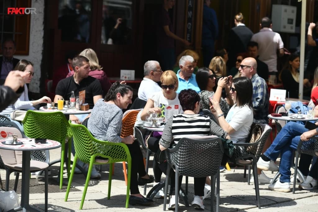 Sunčani praznik u Sarajevu: Grad vrvi, puno je stranaca