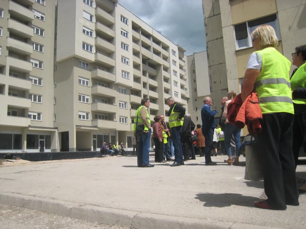 Jedno od okupljanja kupaca nekretnika SPO "15. maj"