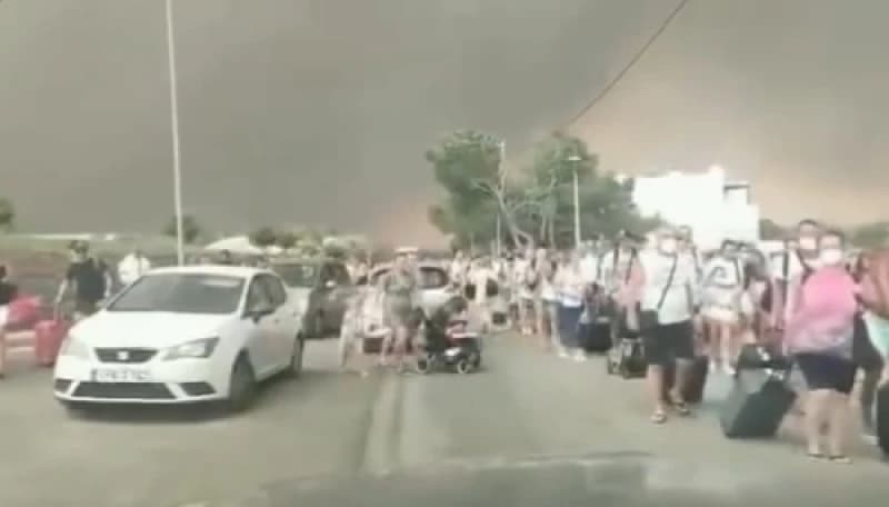 Rodos, požar, evakuacija turista, gore hoteli