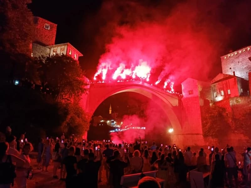 Mostar,l bakljada, 19. godišnjica obnove 