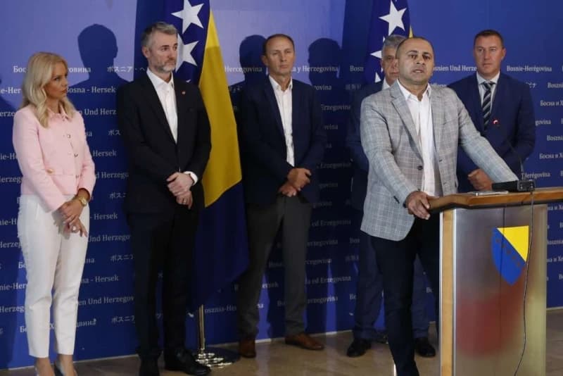 Edin Forto s rukovodstvima aerodroma