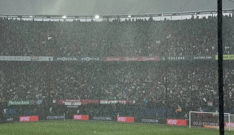 Snažno nevrijeme: Na stadionu se usred dana upalili reflektori, utakmica prekinuta