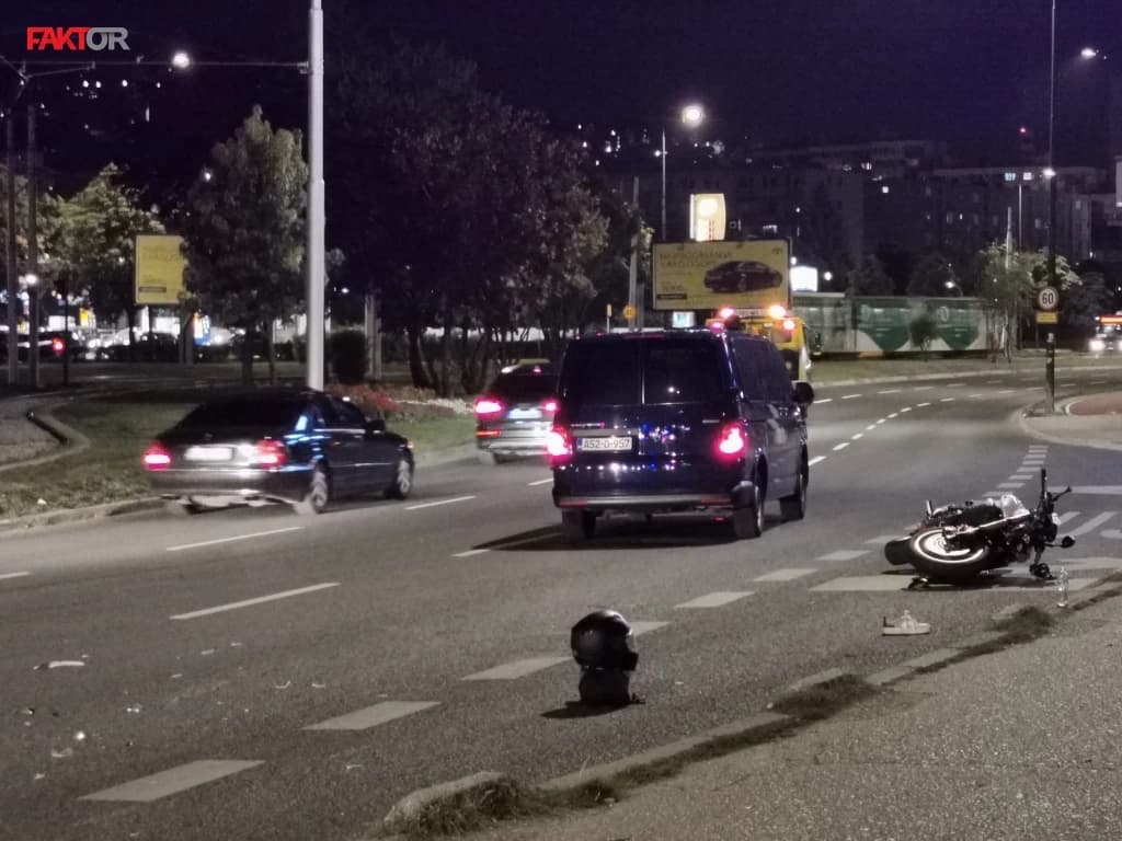 Motociklista udario pješakinju na pješačkom prijelazu u Sarajevu, oboje su prevezeni u KCUS