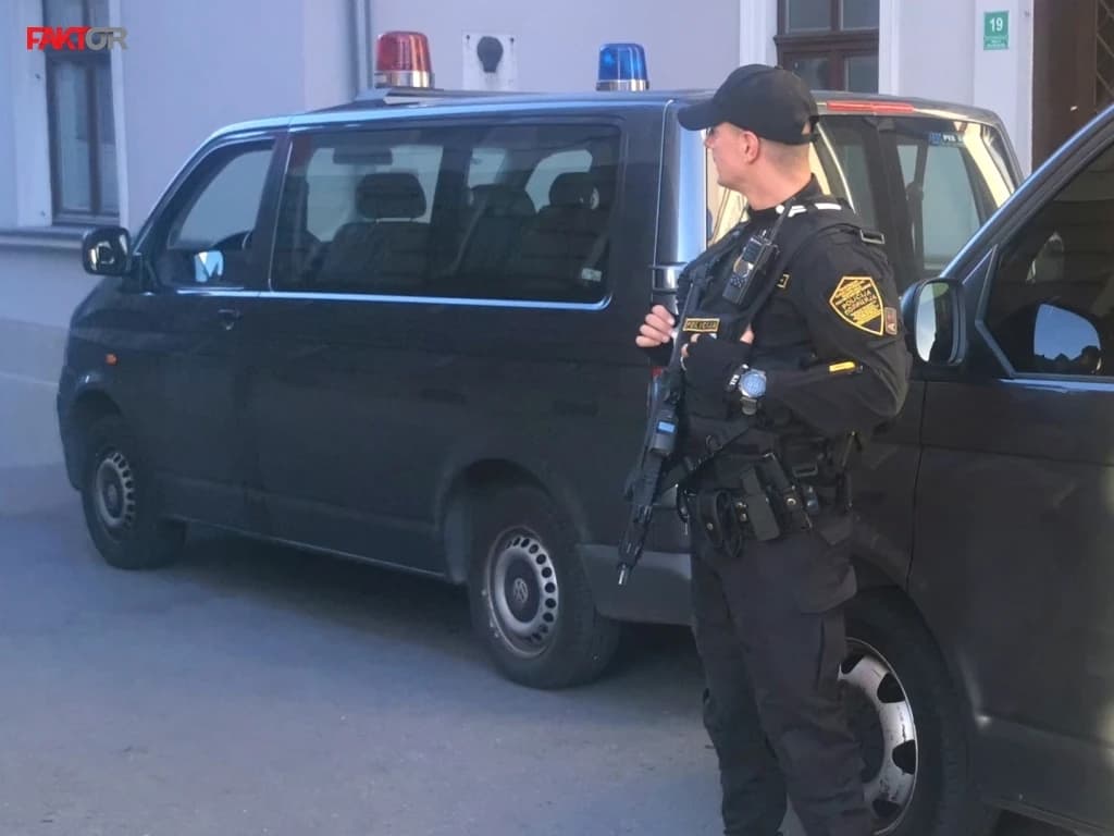 FUP ponovo pretresa Općinu Stari Grad, specijalci s dugim cijevima oko zgrade