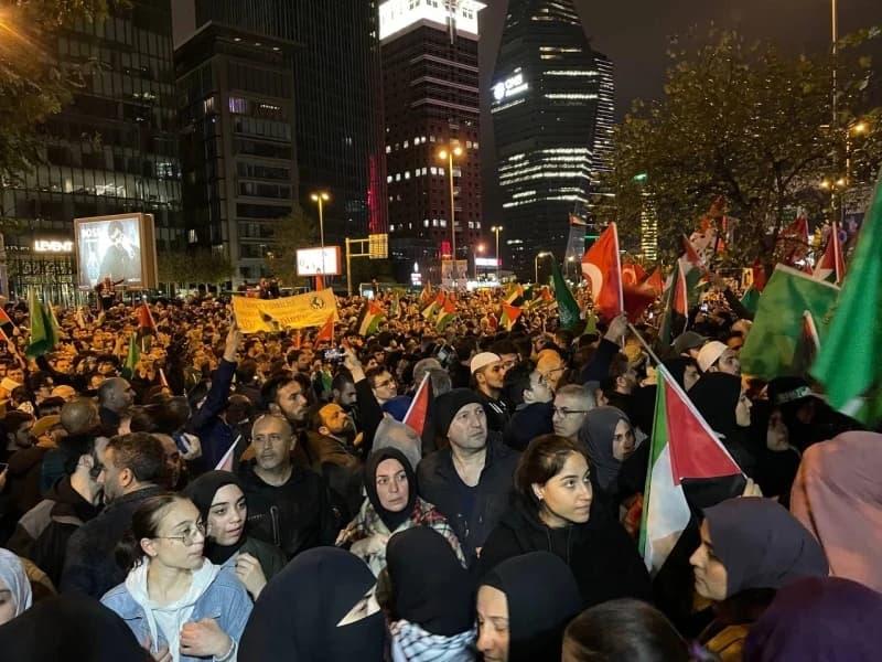 Istanbul, protesti zbog zračnog napada na bolnicu u Gazi 
