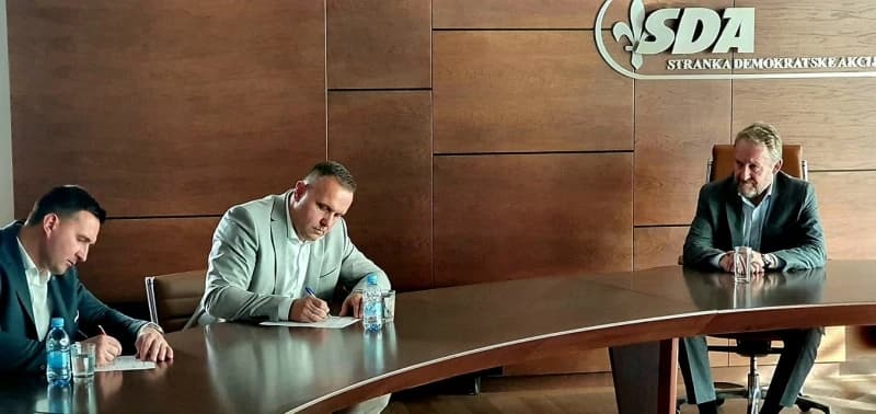 Salihović, Hasić i Izetbegović